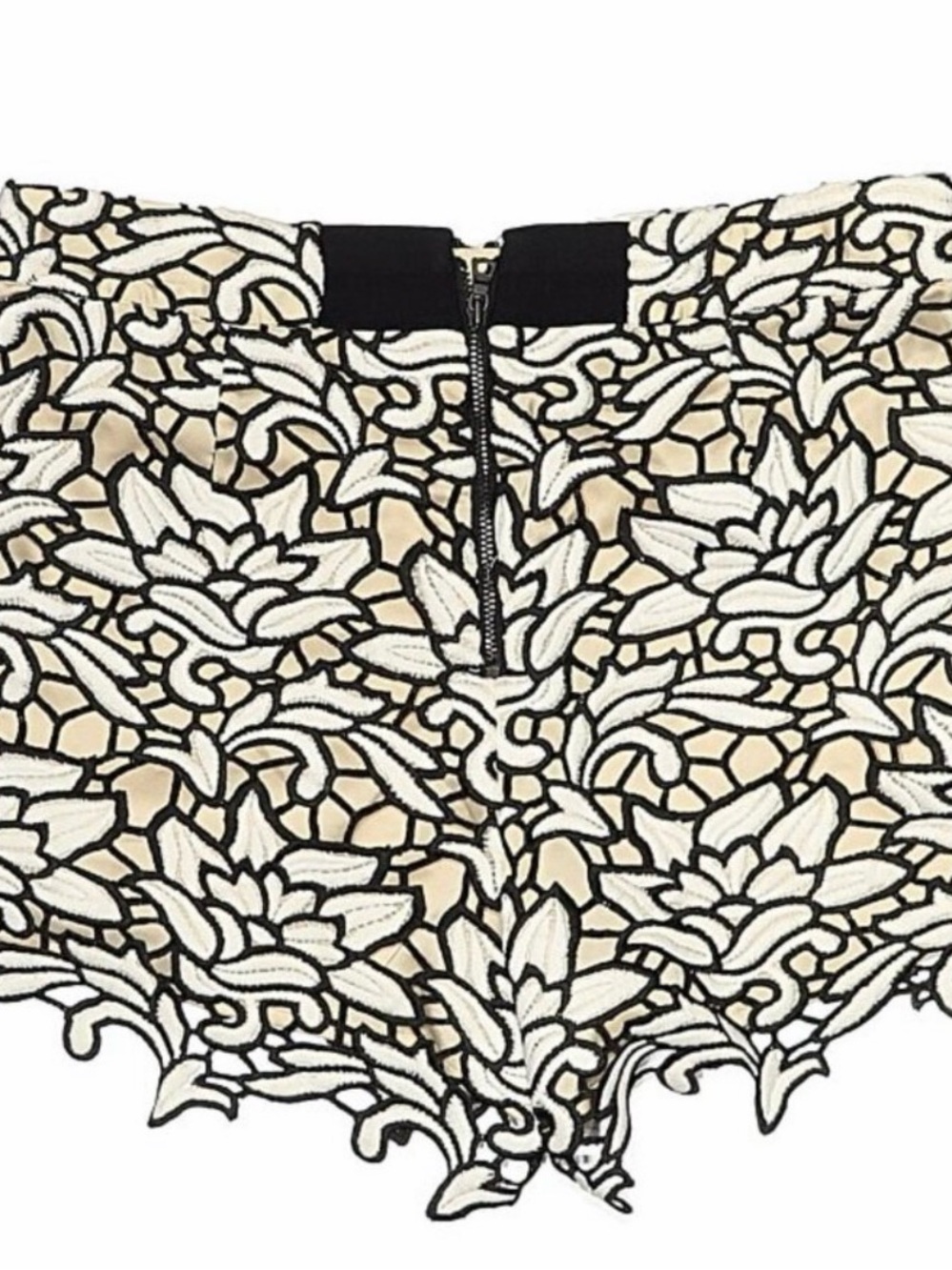 Alice + Olivia
TAYLOR SWIFT Guipure Shorts Lace COTTAGECORE FAIRY FESTIVAL RARE - Picture 3 of 7